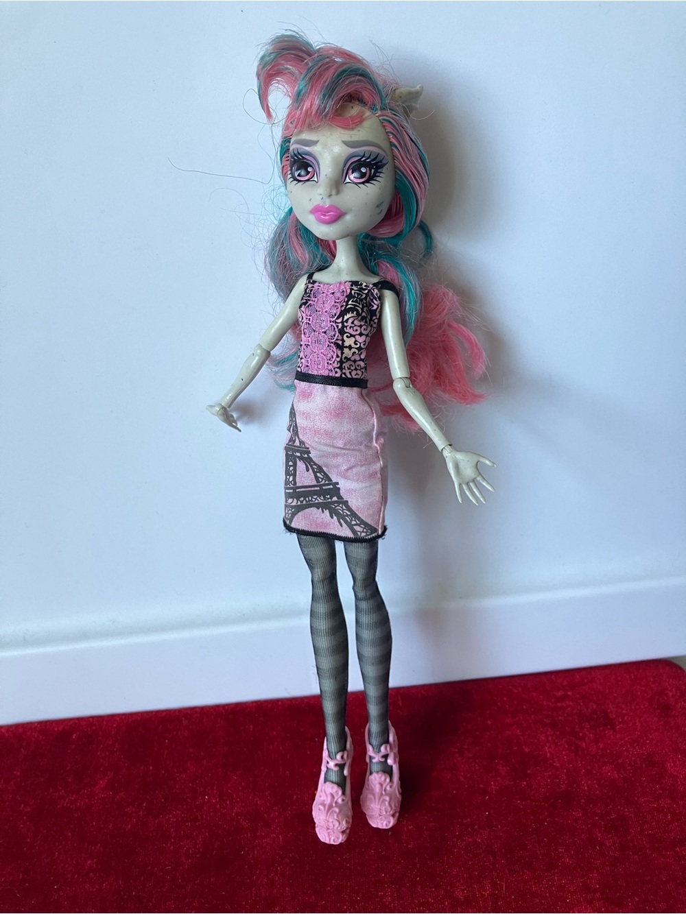 Monster High Rochelle Goyle Scaris City of Frights 2012 G1 Doll.